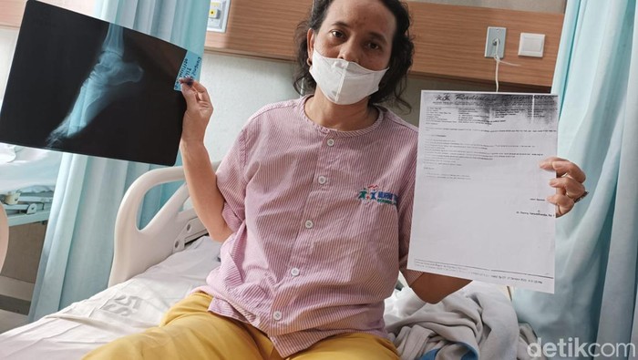Eva, bidan korban dugaan malpraktik di RS Murni Teguh Medan (Goklas Wisely/detikSumut)