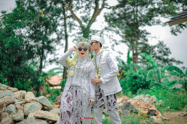 Ia mengatakan sebelumnya sama sekali tidak tahu informasi permasalahan Risma dan Rozy. Lalu teman saya mengirim video TikTok akun Client yang viral itu, dari situ saya baru paham. Selebihnya saya tahu dari media-media yang ada di Indonesia sempat mencar-cari dan ada sharean dari teman-teman juga, sambungnya. Foto: Dok. Facebook/Apang Photograpy