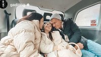 Gading Marten, Gisel dan Gempi akhirnya liburan bersama. Foto: instagram