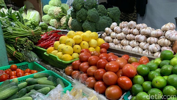 harga sayuran dan sembako di pasar genteng surabaya mulai naik
