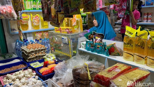 harga sayuran, telur dan sembako mahal di pasar genteng surabaya