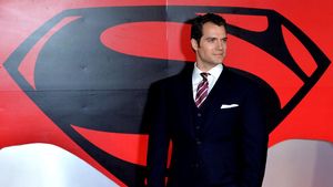 Jawaban Rumor Henry Cavill Tampil Lagi di DC