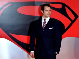 Duh, Kostum Superman Henry Cavill Hancur