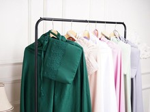 Mukena Tipis Dipakai Sholat, Sah atau Tidak? Ini Penjelasan Ulama