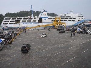 Sempat Dipadati Truk, Lalin di Pelabuhan Merak Kembali Normal