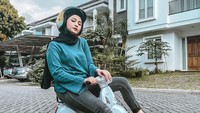 Gegara komentar aneh itu, Indah Ningtyas jadi tak mood dan minta maaf enggan melanjutkan sesi tanya jawab di Instagram Stories. (Foto: dok Instagram)