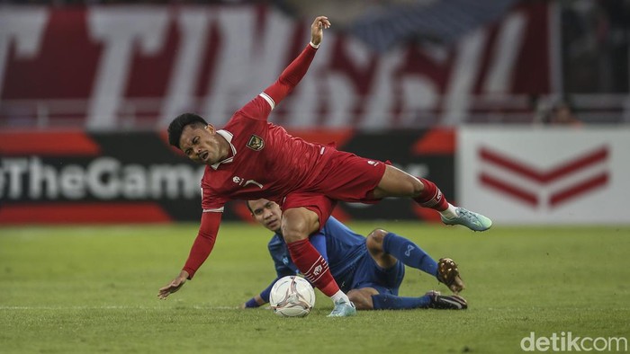 Timnas Indonesia gagal mempertahankan tiga poin atas Thailand di Stadion Gelora Bung Karno, Jakarta, Kamis (29/12/2022). Sempat unggul dari titik putih, tim asuhan STY kecolongan di babak kedua meski bermain melawan 10 pemain Thailand.
