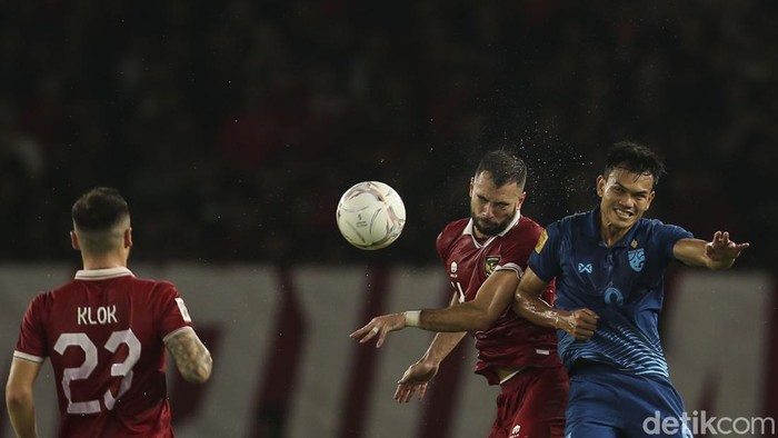 Timnas Indonesia gagal mempertahankan tiga poin atas Thailand di Stadion Gelora Bung Karno, Jakarta, Kamis (29/12/2022). Sempat unggul dari titik putih, tim asuhan STY kecolongan di babak kedua meski bermain melawan 10 pemain Thailand.