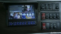 Untuk pengamanan bus listrik ini memiliki cctv hingga port usb untuk mengisi daya smarthone.