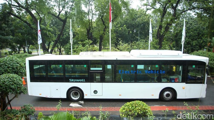 Ini Bus Listrik Skywell yang Wara-wiri di Jakarta PT TransJakarta berkolaborasi dengan Perum PPD untuk meningkatkan layanan bus listrik. Salah satunya adalah bus Skywell.