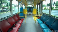 Bus ini memiliki kapasitas hingga 75 penumpang.