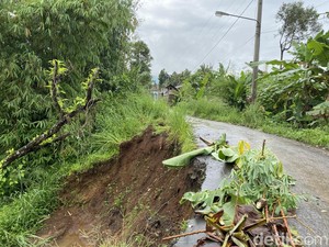 Jalan Ambles di Jalur Alternatif Sukabumi-Cianjur Tak Kunjung Diperbaiki