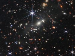 10 Foto Jepretan Teleskop Luar Angkasa James Web di 2022, Bikin Takjub!