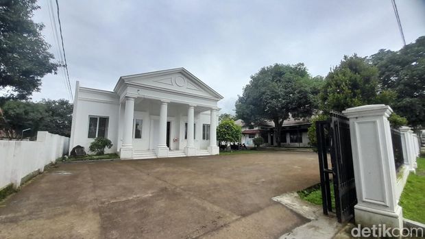 Kantor Desa Buahdua di Sumedang yang mirip Istana Presiden.