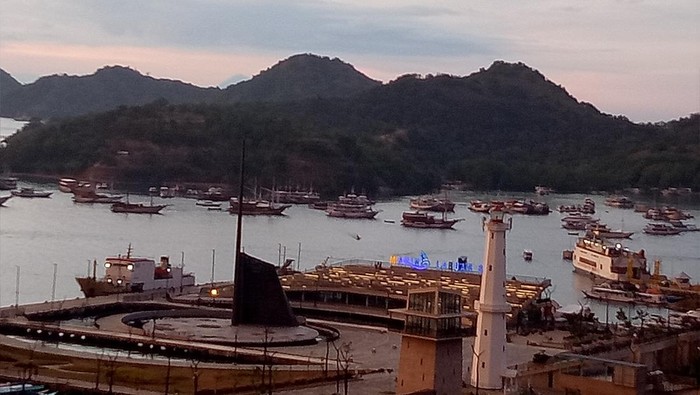 Kapal-kapal wisata di Labuan Bajo yang biasa mengangkut wisatawan ke TN Komodo.