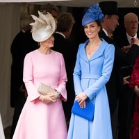 Di posisi ke-8, ada gaun Alexander McQueen berwarna biru yang menjadi andalan Kate Middleton untuk seremoni Order of the Garter pada Juni 2022. (Foto: WireImage/Pool/Samir Hussein)