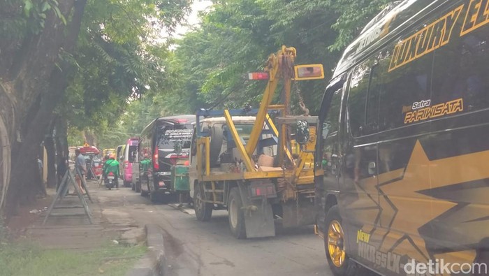 kemacetan di masjid al akbar surabaya