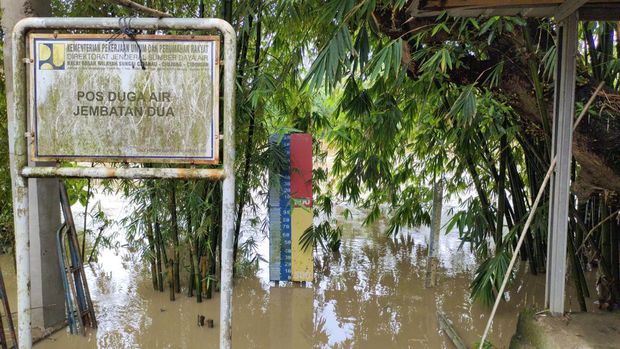 Kondisi Sungai Ciujung, yang mulai surut.