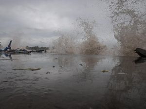 Cuaca Ekstrem Sulsel, Waspada Gelombang Tinggi hingga 6 Meter di Laut Flores