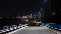 Sebelum aksi itu berlangsung, sekitar 600 polisi, hakim, dan jaksa mengundurkan diri pada November. Ini terjadi usai Kosovo melarang orang Serbia di negara tersebut menggunakan pelat nomor yang dikeluarkan Beograd.