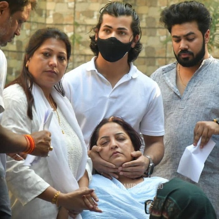 Kremasi Jenazah Tunisha Sharma Kremasi Jenazah Tunisha Sharma