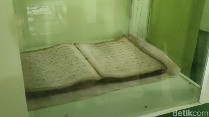 Makam dan peninggalan Arif Muhammad leluhur Kampung Pulo