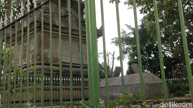 Makam dan peninggalan Arif Muhammad leluhur Kampung Pulo