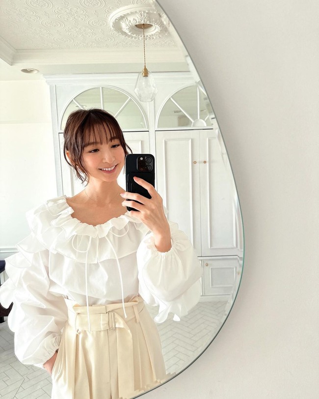 Dalam surat yang pernah ditulisnya untuk fans, ia mengatakan sang suami berusia tiga tahun lebih muda dan memiliki salon kecantikan, serta usaha bisnis lainnya. Mereka pun berpacaran dalam waktu singkat setelah bertemu di sebuah makan malam dengan teman pada Oktober 2018.Foto: Instagram