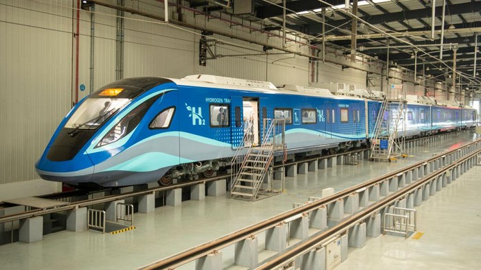 Mau Liat Kereta Hidrogen Punya China? Nih Penampakannya Kereta berenergi hidrogen pertama di dunia meluncur dari jalur perakitan di Chengdu, China. Begini penampakannya.