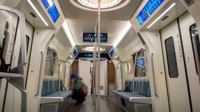 Kereta berenergi hidrogen pertama di dunia meluncur dari jalur perakitan di Chengdu, China. Begini penampakannya.