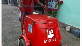 Foto editan kreatif netizen. Mixue versi gerobak. Foto: (Twitter)