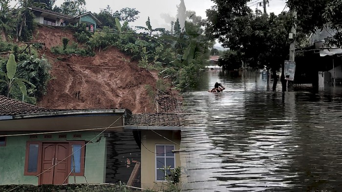 Menuju akhir tahun 2022, Indonesia dan negara sekitarnya dihantam peristiwa bencana akibat cuaca ekstrem. Bencana didominasi oleh banjir dan tanah longsor.