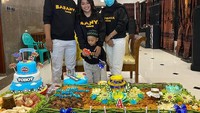 Saat ulang tahun sang anak, Mpok Alpa merayakannya bersama keluarga. Ia menyiapkan kue dan nasi tumpeng lezat. Foto: Instagram @nina_mpokalpa