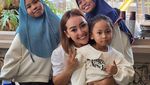 Momen Kuliner Seru Mpok Alpa Saat Makan Steak dan Jajanan Pasar