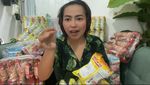 Momen Kuliner Seru Mpok Alpa Saat Makan Steak dan Jajanan Pasar