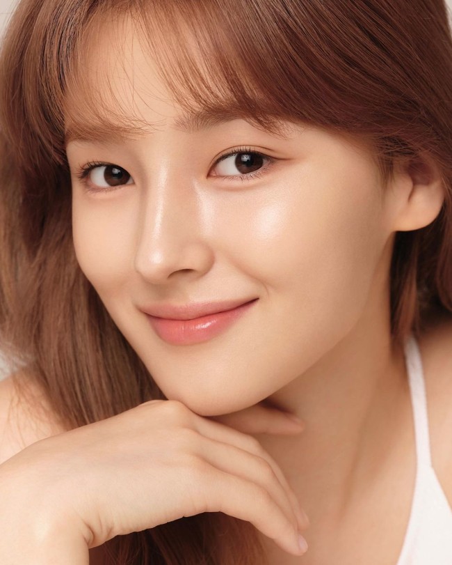 Penyanyi 22 tahun itu menjalani masa trainee selama enam tahun sebelum debut sebagai vokalis dan visual grup Momoland. Foto: dok. Instagram @nancyjewel_mcdonie_