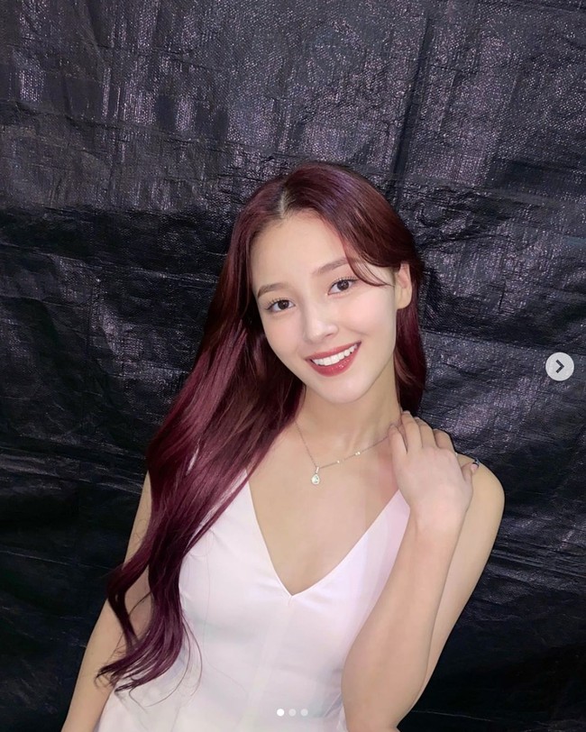 Nancy Momoland langganan masuk daftar 100 wanita tercantik dunia versi TC Candler. Di tahun kelimanya, Nancy menempati urutan kedua menyusul posisi model Victoria’s Secret, Jasmine Tookes. Foto: dok. Instagram @nancyjewel_mcdonie_