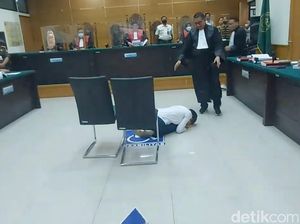 Nikita Mirzani Sujud Syukur Dibebaskan dari Dakwaan