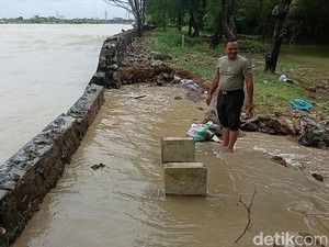 Kawasan Pantai Marina Semarang Banjir, Pemkot Sebut 4 Titik Tanggul Jebol