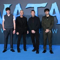 Yang juga mencuri atensi dalam film Avatar 2: The Way of Water adalah pemeran Spider atau Miles, Jack Champion. Spider adalah anak dari Kolonel Miles Quaritch yang ingin menghancurkan suku Na’vi. Spider diadopsi oleh Jake Sully dan Neytiri setelah Miles terbunuh di Pandora. Foto: WireImage/Jeremy Chan