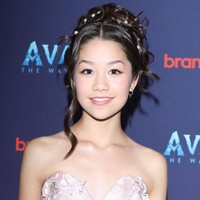 Dan pemeran Tuk, anak bungsu Jake Sully dan Neytiri adalah aktris Trinity Jo-Li Bliss. Foto: WireImage/Jeremy Chan