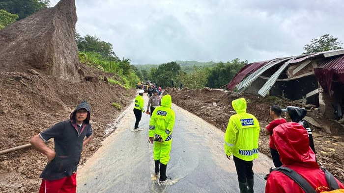 Pemberlakuan sistem buka tutup di Jalan Poros Maros-Bone.