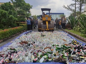 Barang Bukti Miras-Narkoba Senilai Rp 2 Miliar di Sidoarjo Dimusnahkan