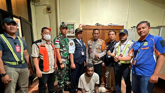 Penumpang bawa ganja 1,2 kilogram di Bandara Jayapura diamankan petugas.