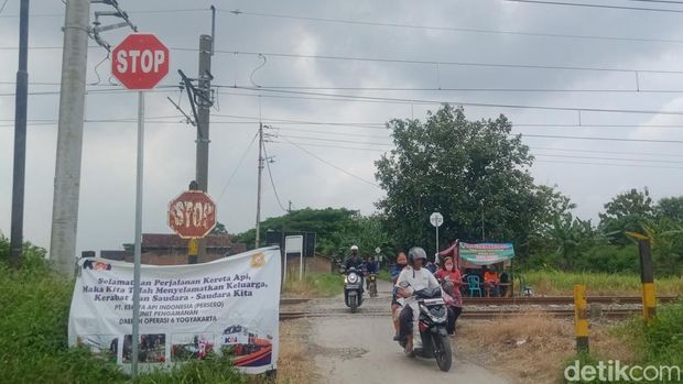Perlintasan KA tanpa palang di Klaten akan dijaga Linmas saat tahun baru.