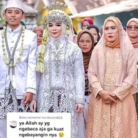 Menurut Risma, suaminya dan ibunya tidak mengaku telah berzina. Ayah Risma pun merasa kesal dan marah. Rozy kemudian menangis di kaki ayah Risma, meminta tetap bersama sang istri. Ibu hanya meminta maaf dan tidak mengetahui. Ini kejadiannya sebelum menikah. Nah, kata bapak jangan dilanjutin karena orang kayak gitu nanti akan seperti itu. Jadi, aku bergelut dengan pikiran tapi aku cinta banget sama Rozy, dia cinta pertama aku. Aku kepengen masih sama dia, tapi bapak melarang. Akhirnya, berjalan waktu ke lanjut pernikahan, terangnya. Kini Risma dan Rozy sudah bercerai. Foto: Dok. Facebook/Apang Photograpy.