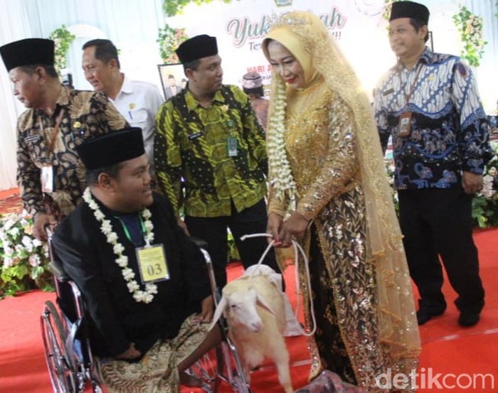pernikahan unik di jombang maskawin kambing