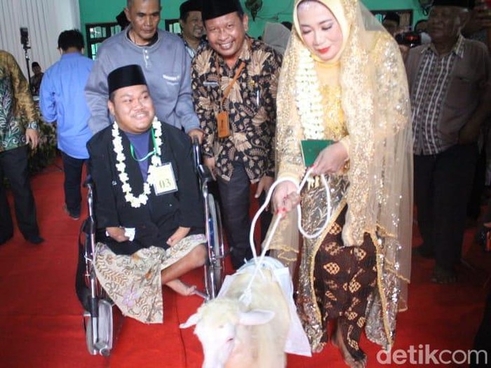pernikahan unik di jombang maskawin kambing
