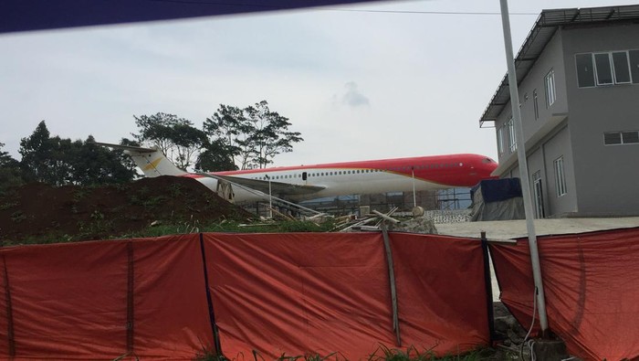 Pesawat bekas dengan livery kepresidenan di Ciawi Tasikmalaya, kemungkinan akan menjadi tempat cafe