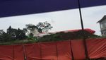 Pesawat Livery Kepresidenan di Pinggir Jalan Tasik